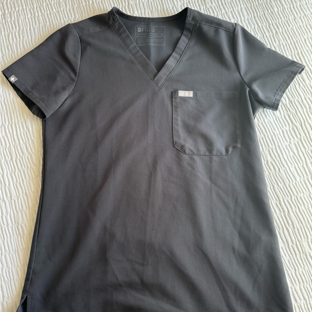 Figs Catarina One-Pocket Scrub Top and Yola Scrub Pants